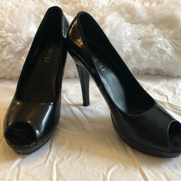 Women's Size 8 Vaneli Patten Leather Peep Toe Heels - Picture 3 of 6